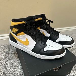 Nike Air Jordan 1 Mid Pollen Black White Retros - Men Size 11.5